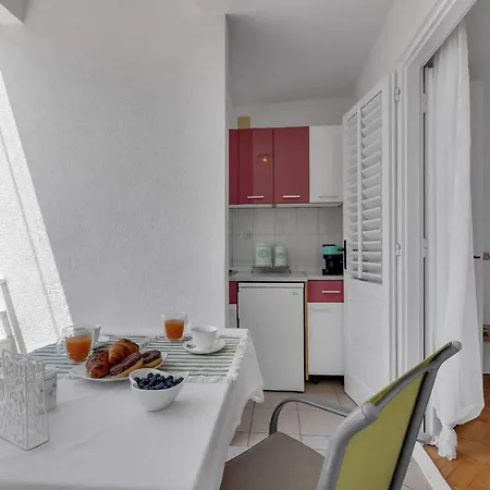 Urban Lägenhet Makarska