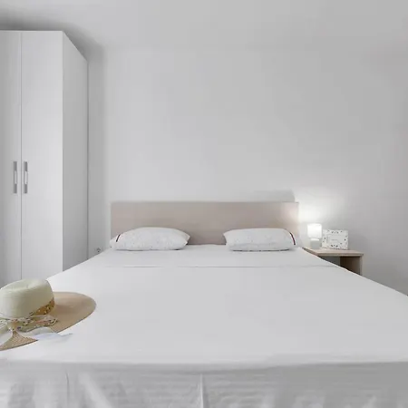 Urban Apartment *